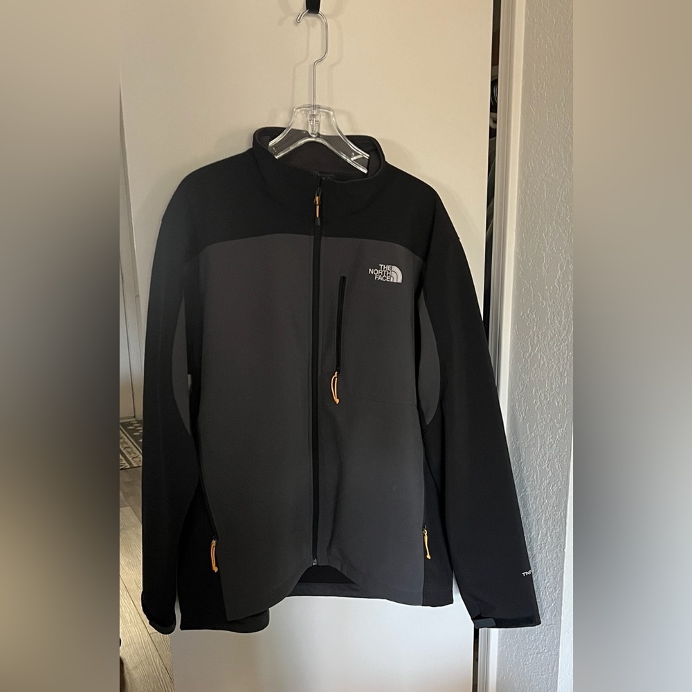 The North Face Men's Two-Tone Black Performance Jacket zip up